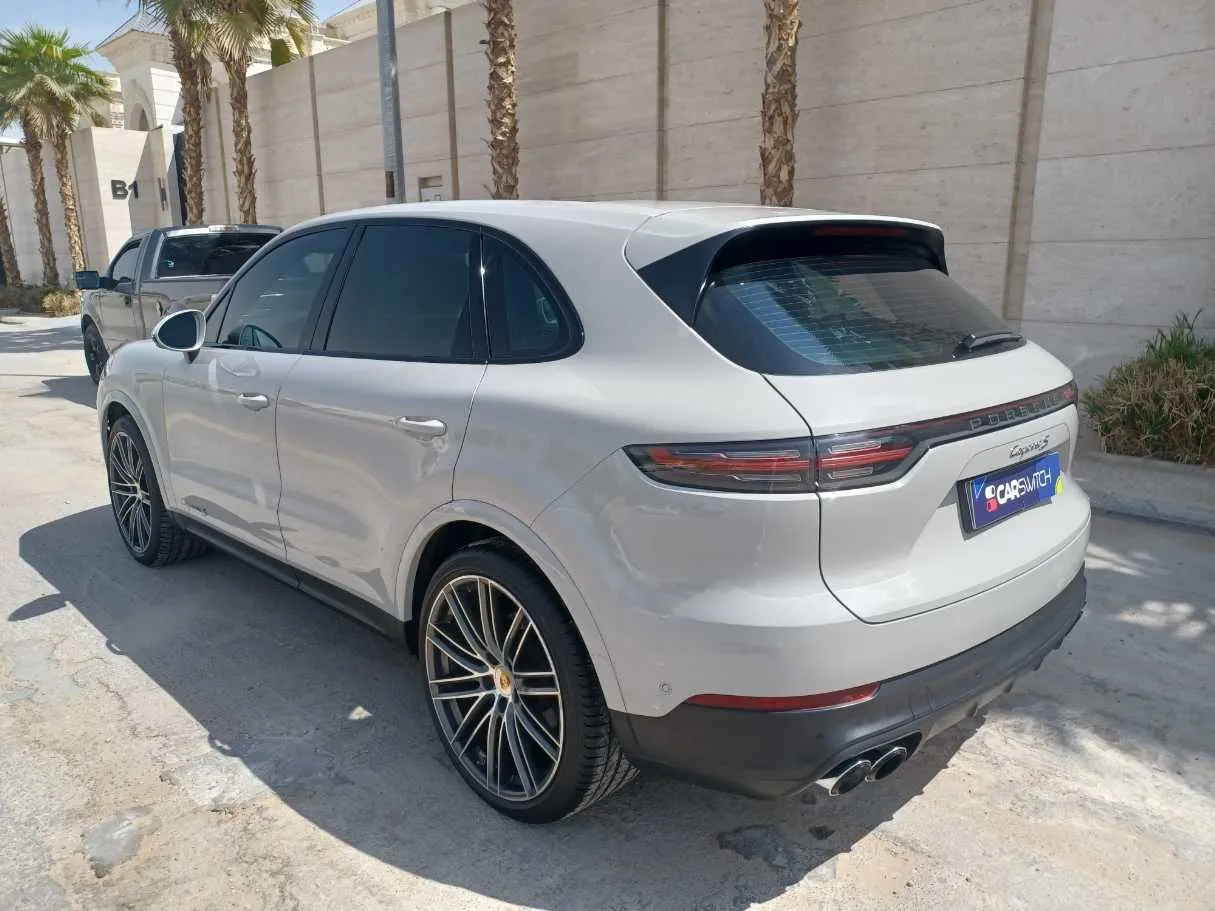 Car image 7