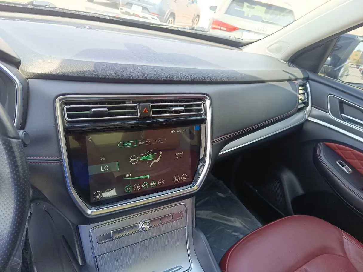 Car image 25