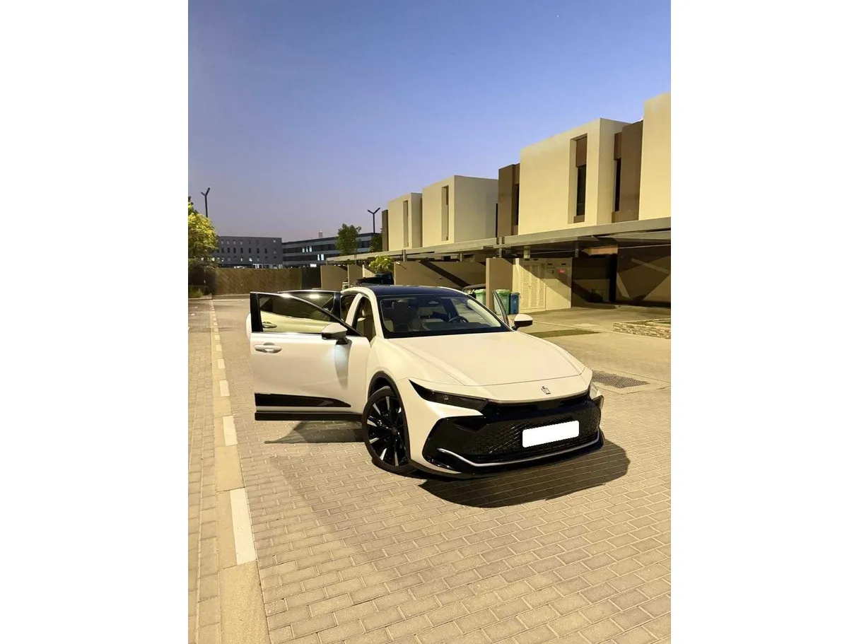 Car image 8