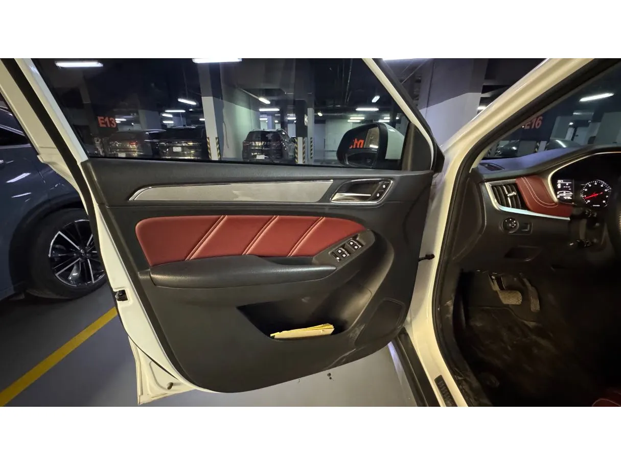 Car image 10