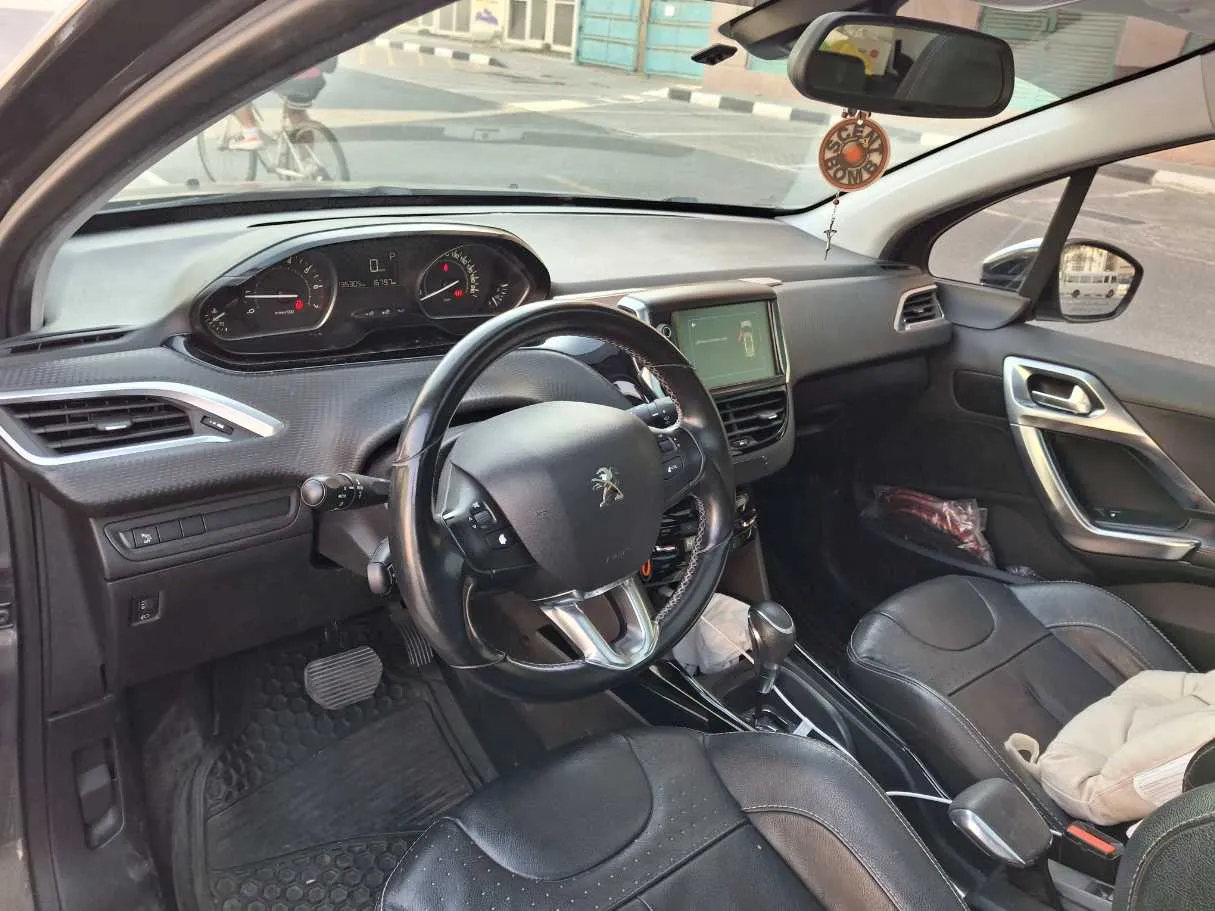 Car image 11