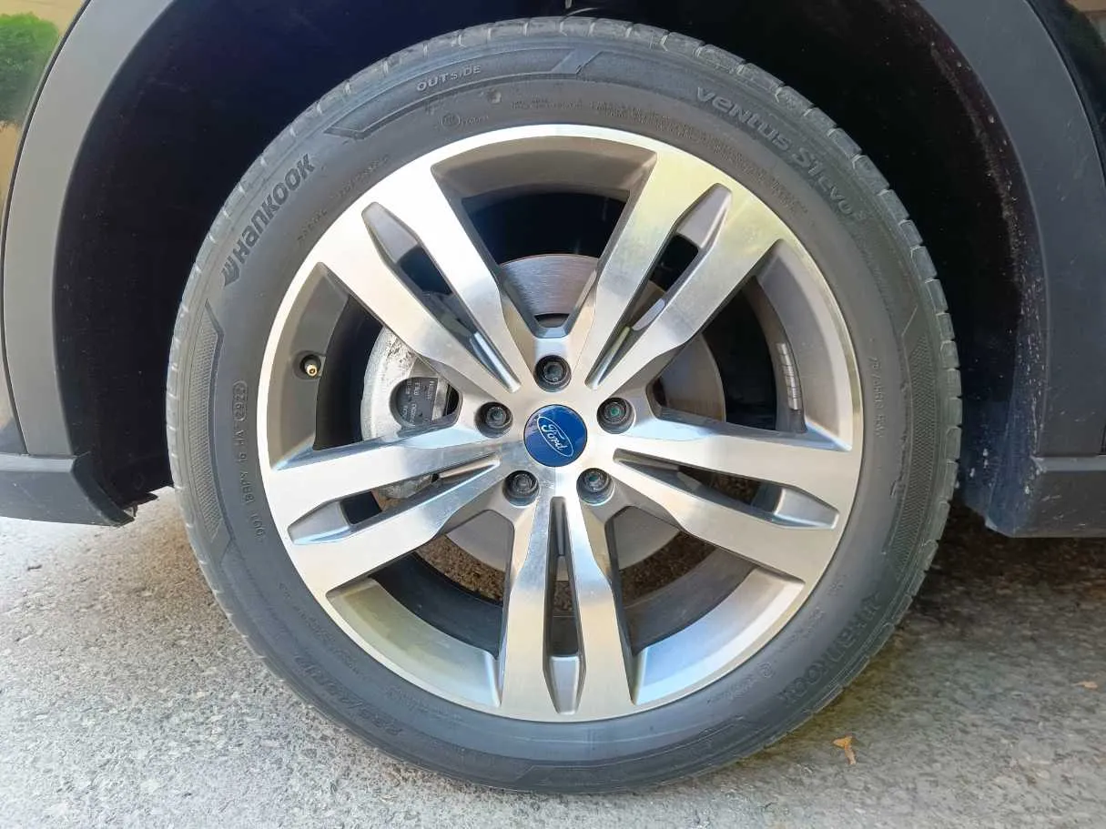 Car image 10