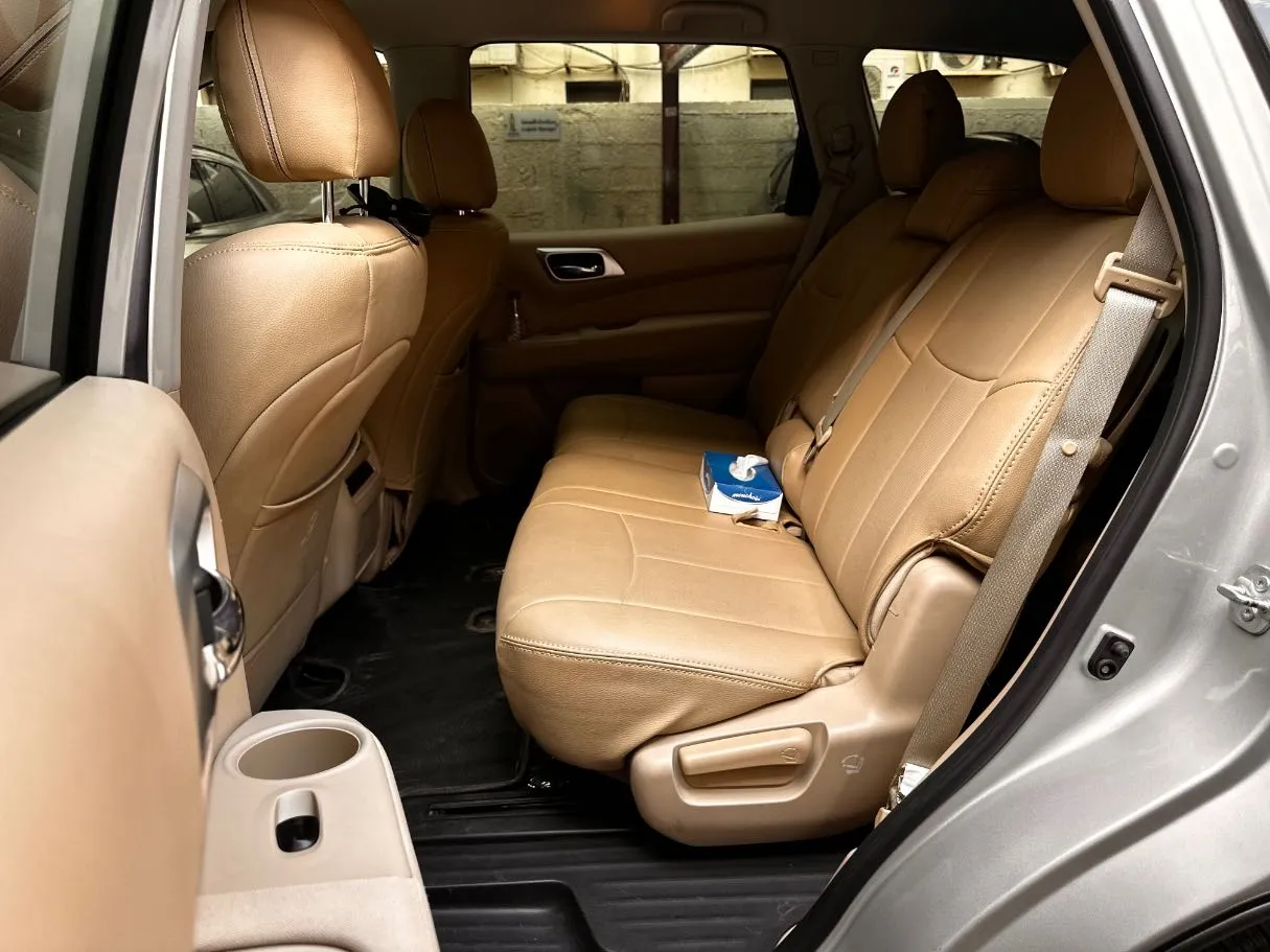 Car image 14