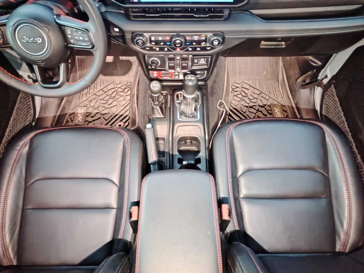 Car image 18