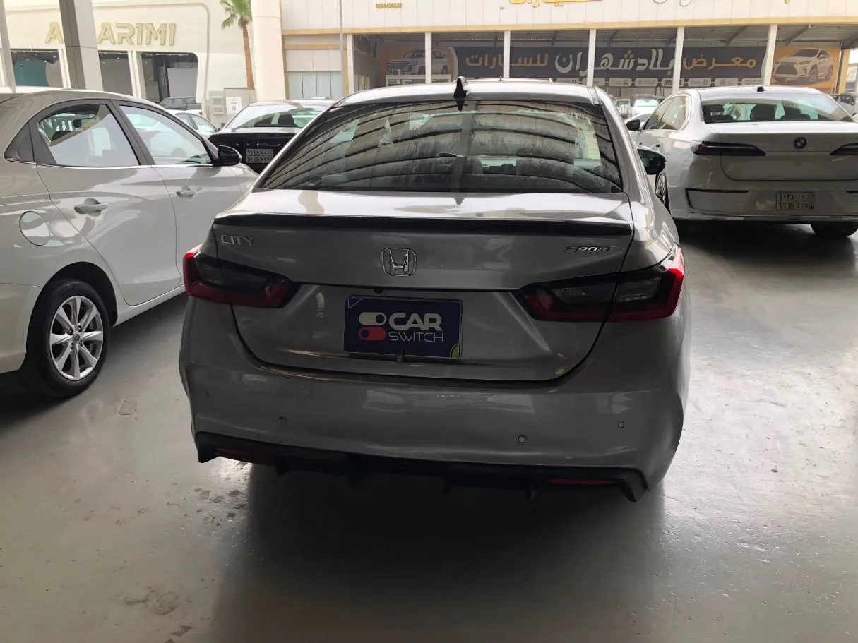 Car image 3