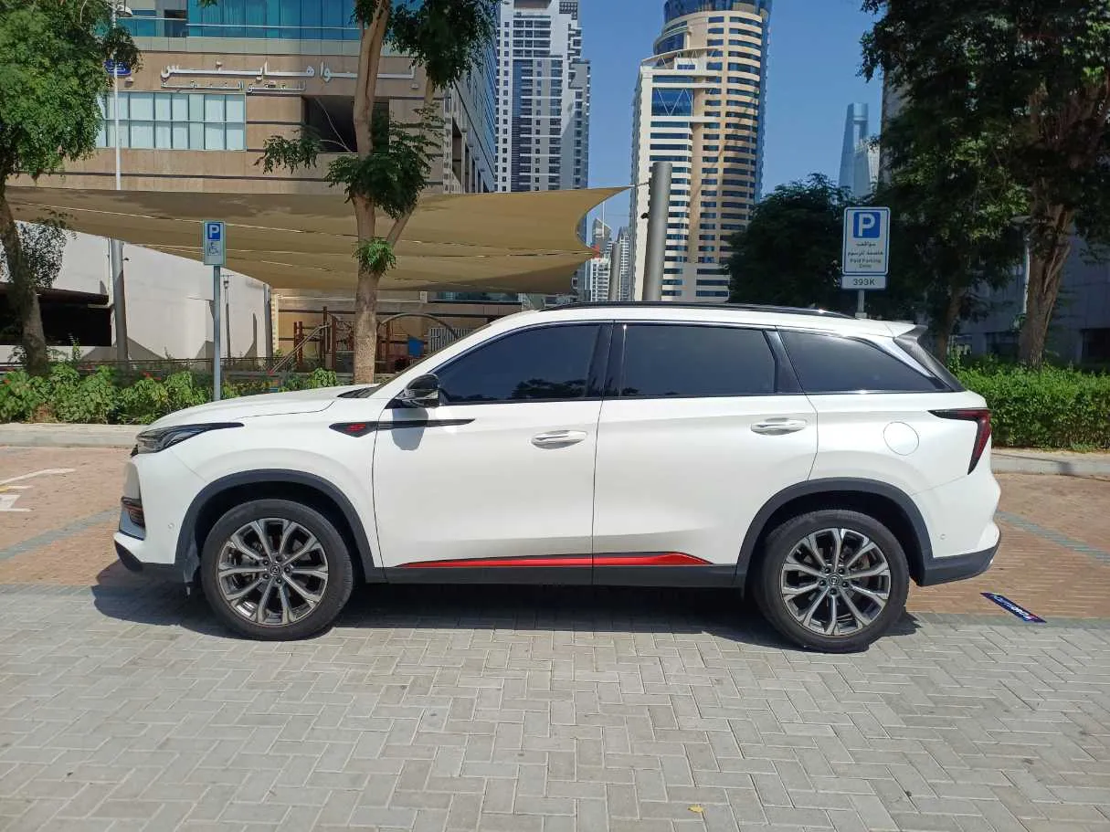 Car image 4