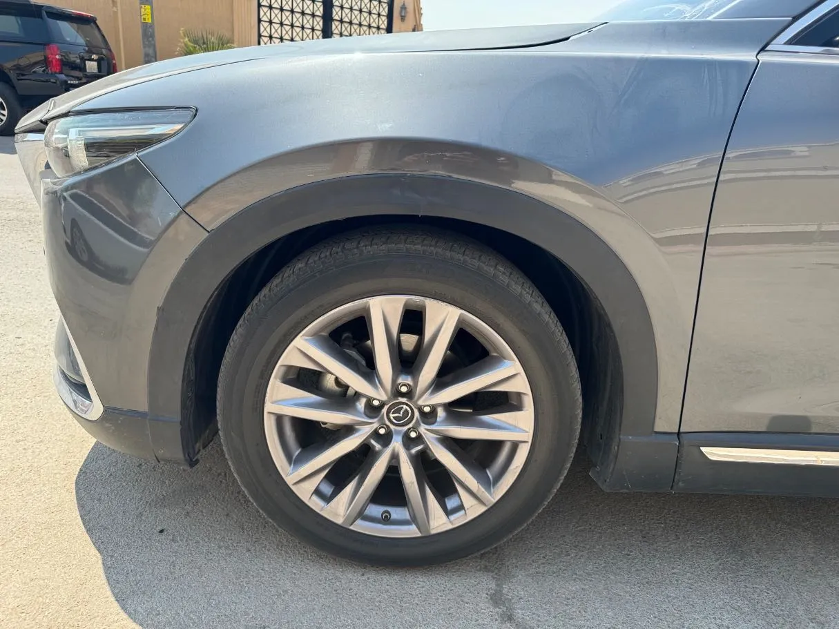 Car image 9