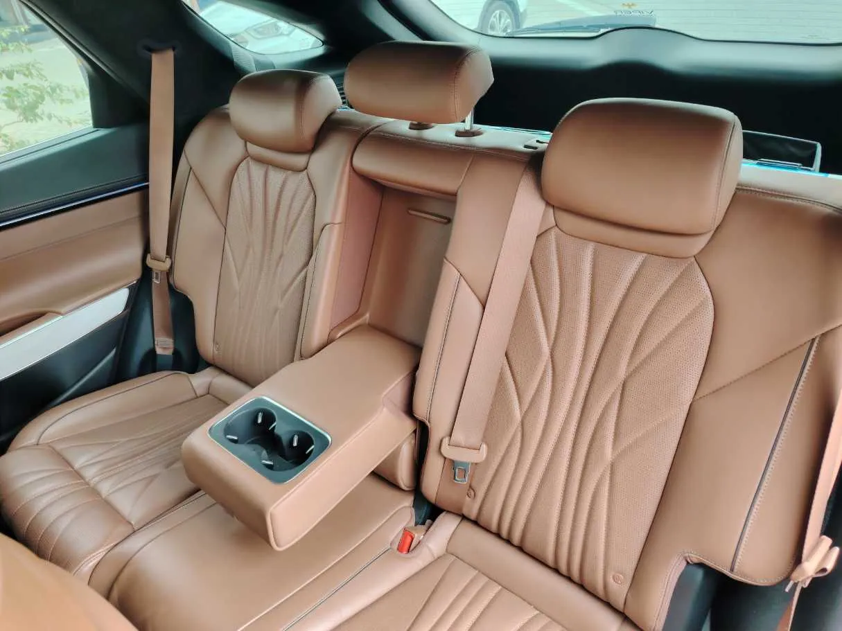 Car image 16
