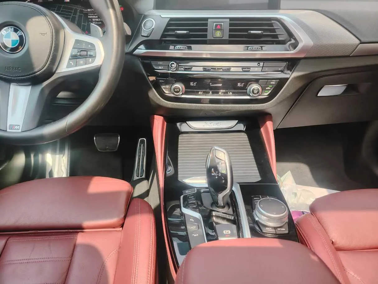 Car image 24