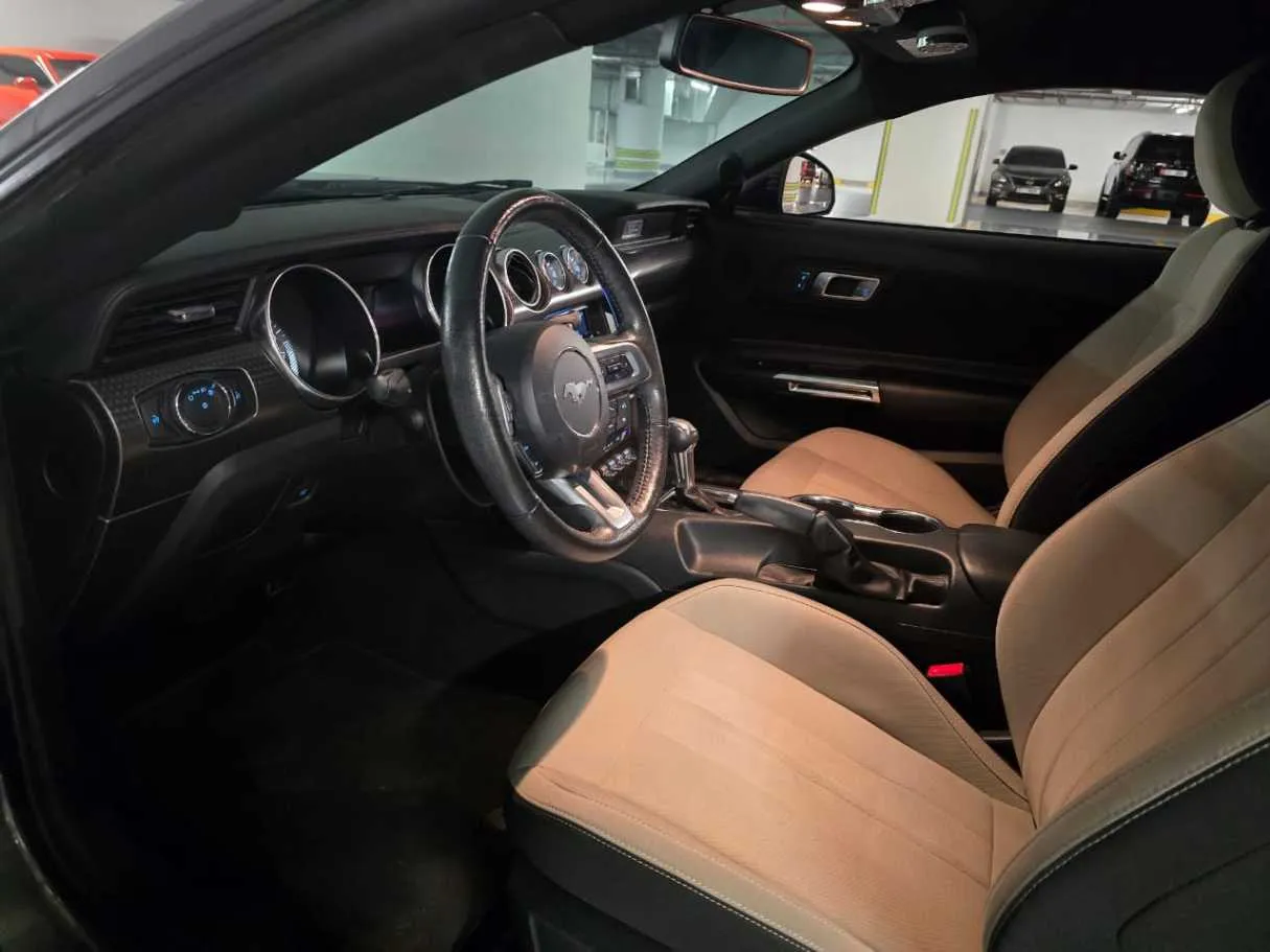 Car image 12