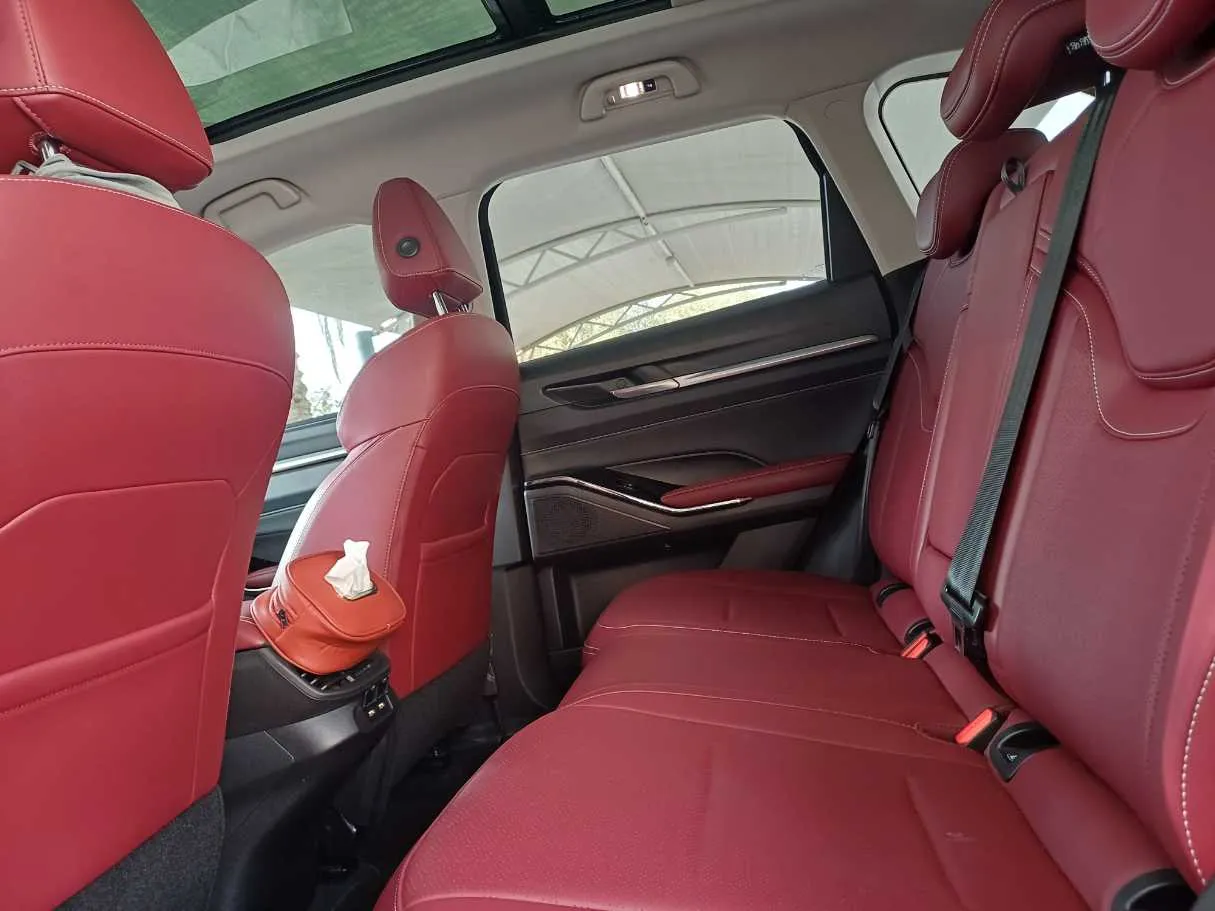 Car image 13