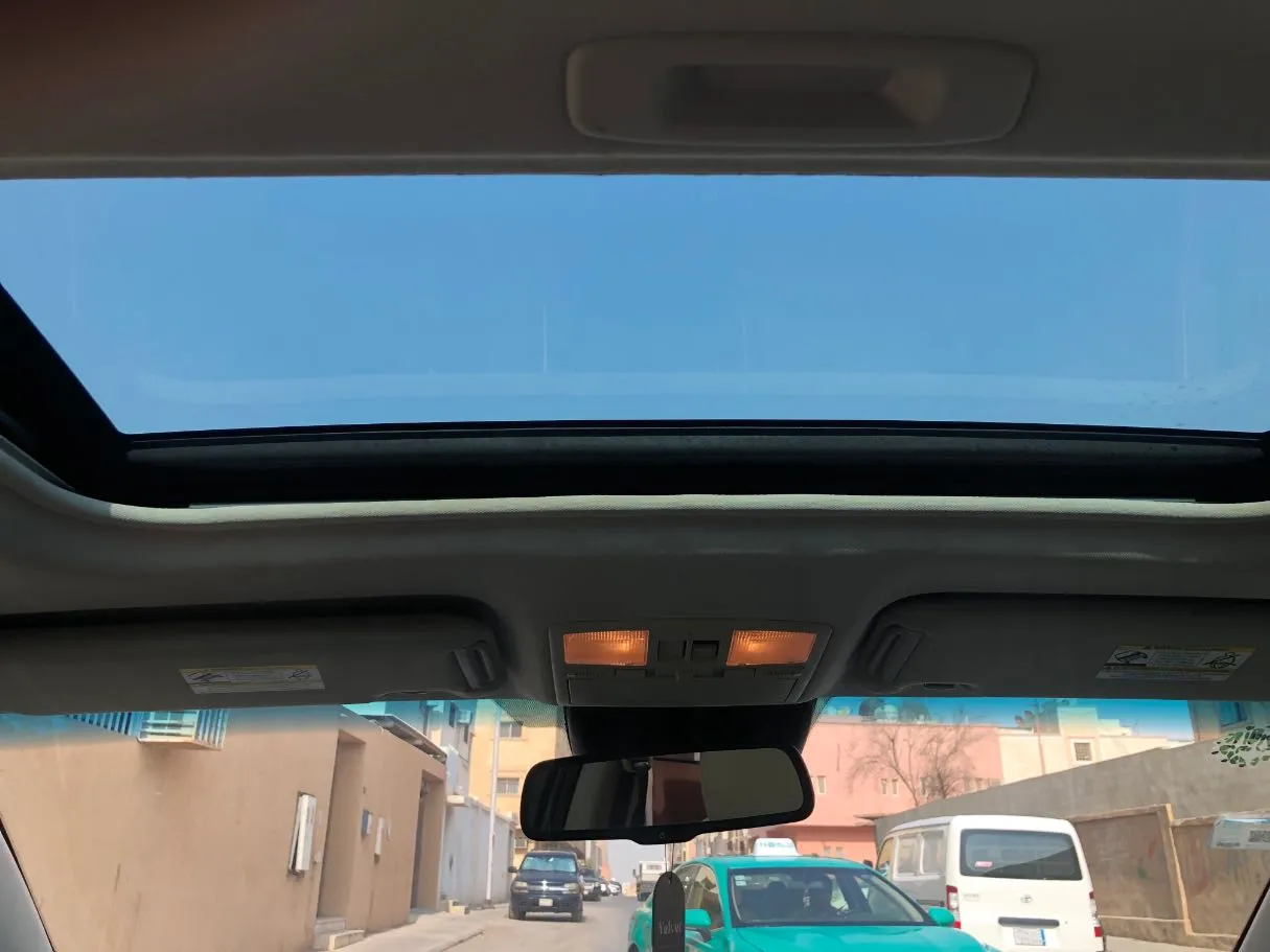 Car image 16
