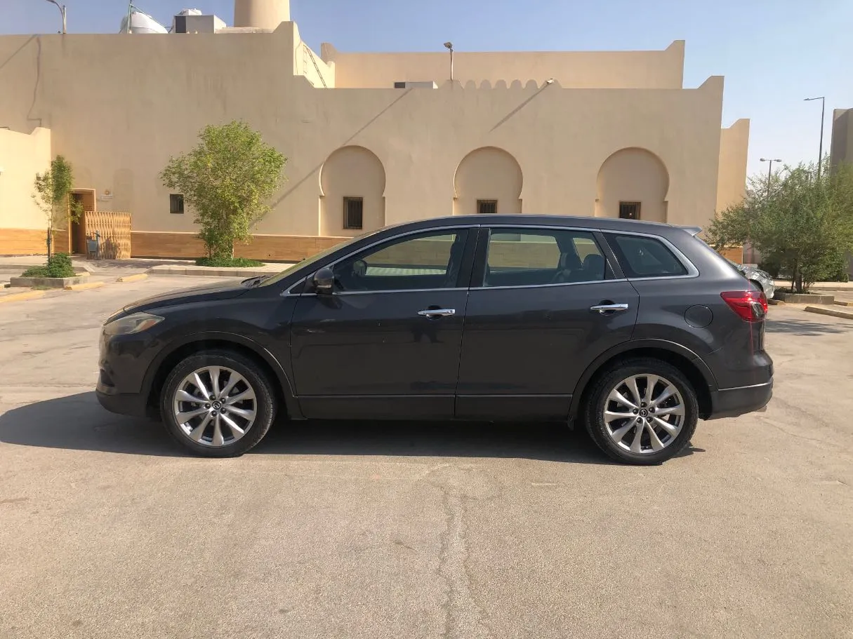 Car image 8