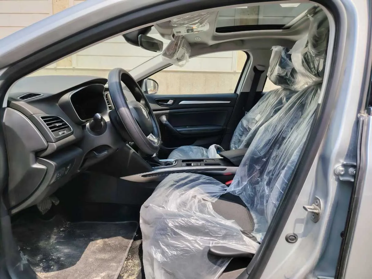 Car image 15