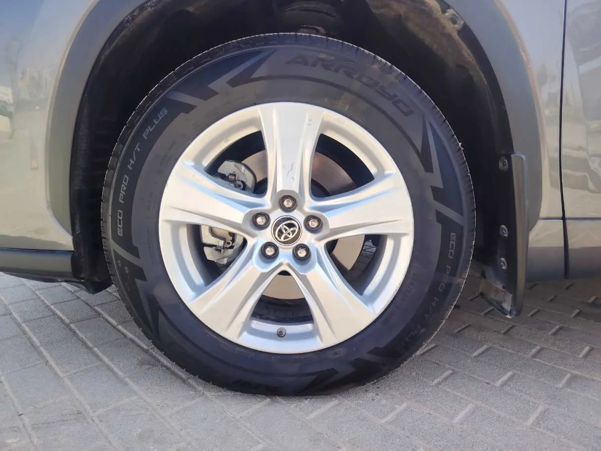 Car image 10