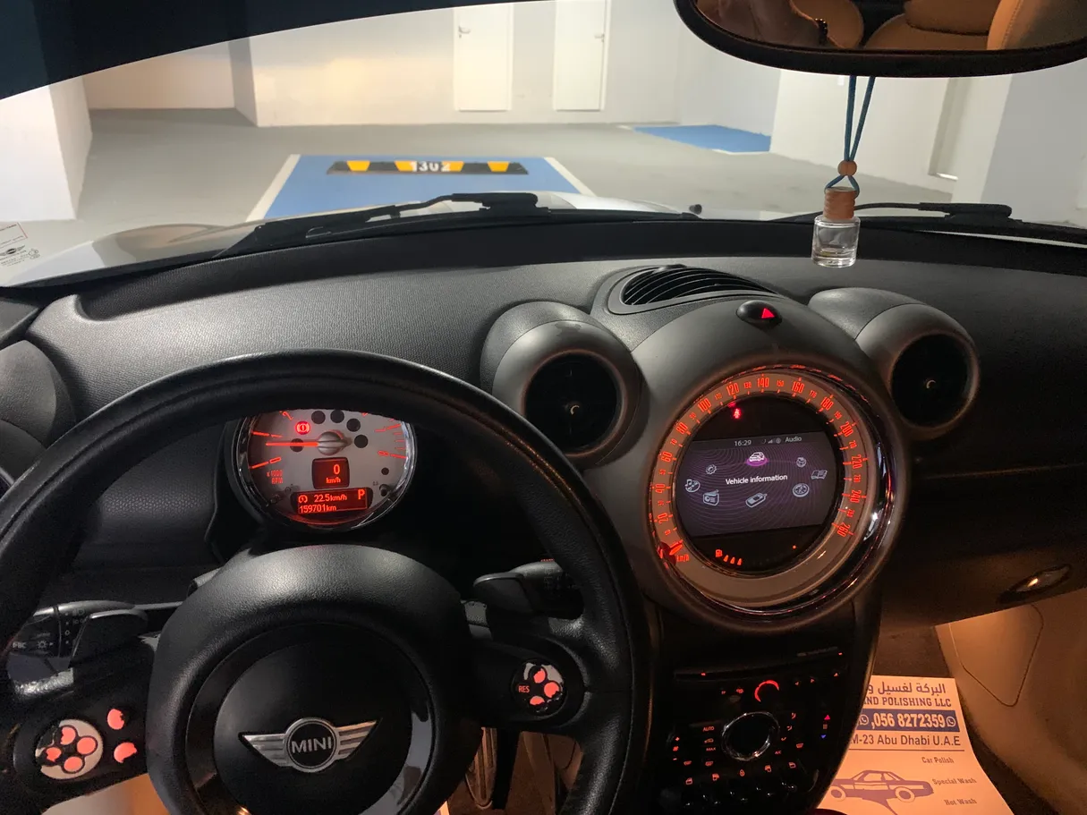 Car image 7