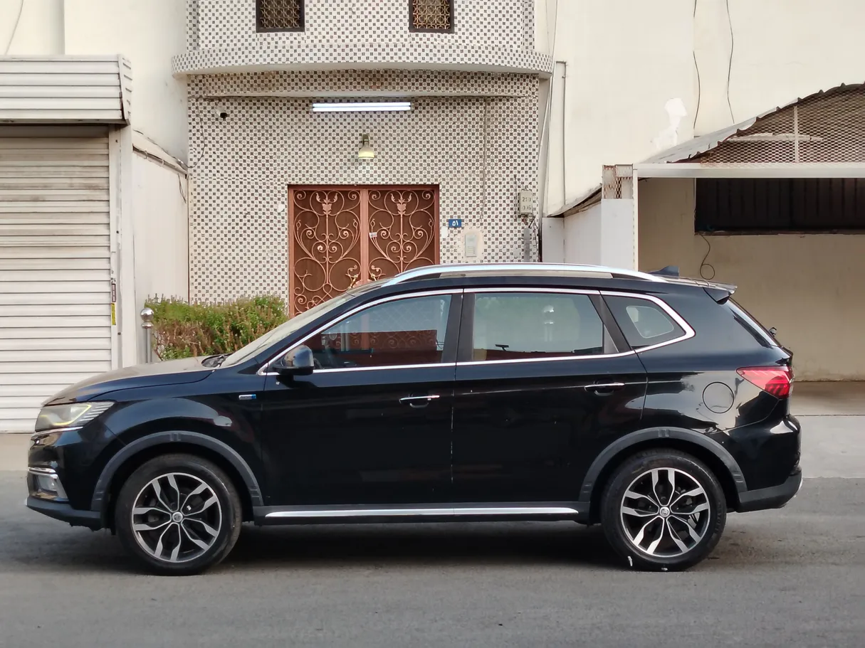 Car image 8