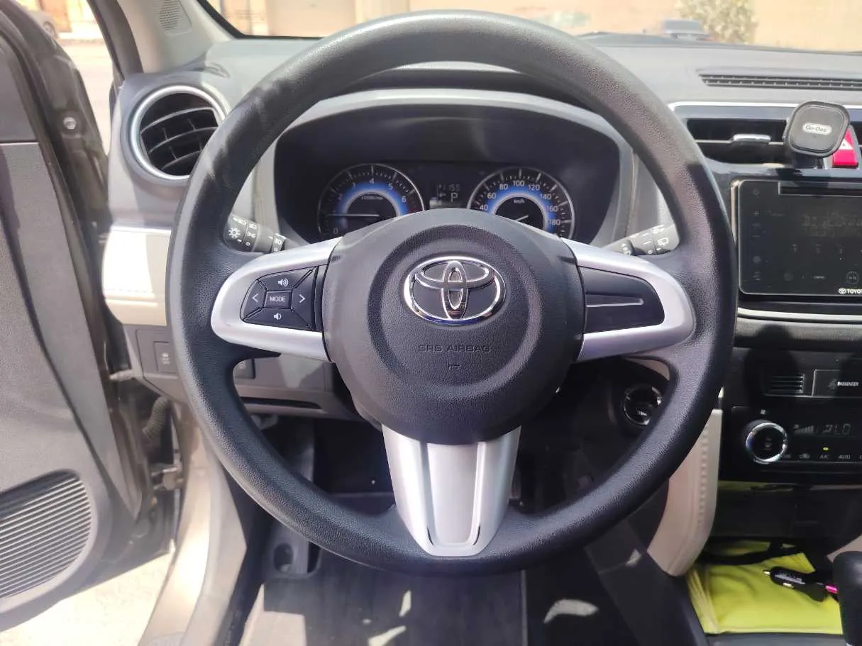 Car image 22