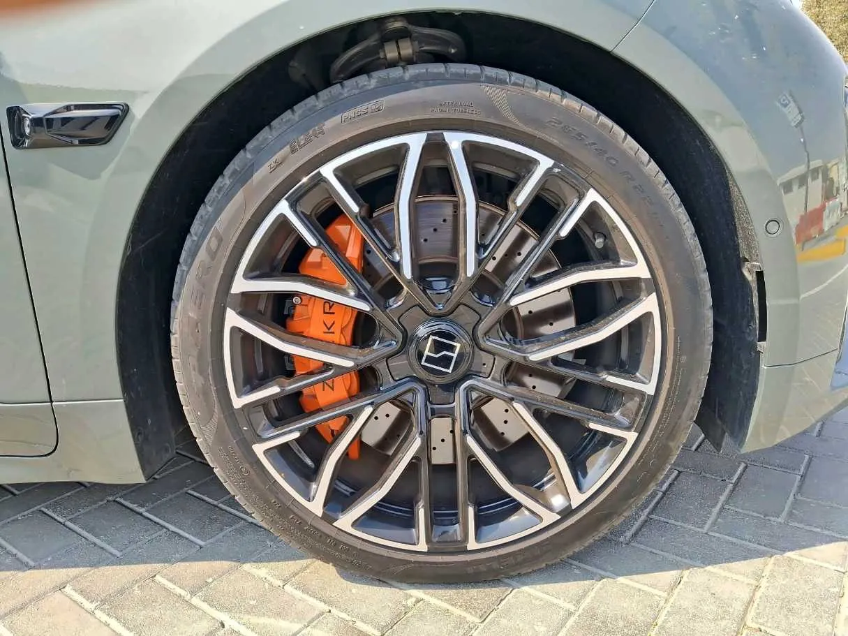 Car image 10