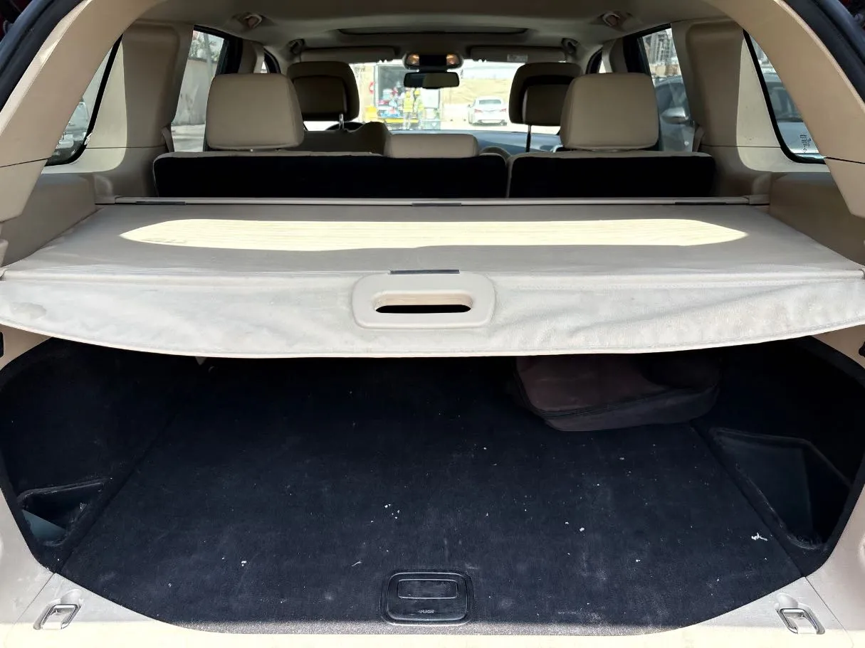 Car image 26