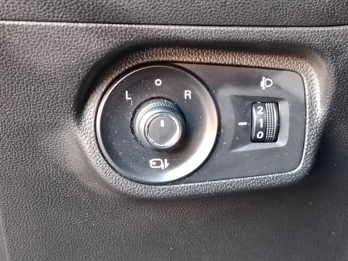 Car image 29