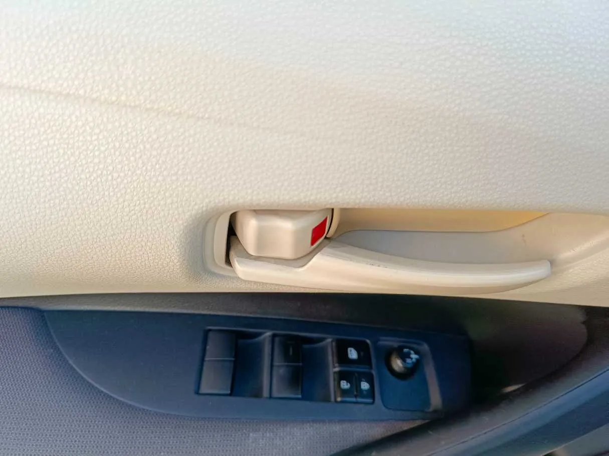 Car image 26