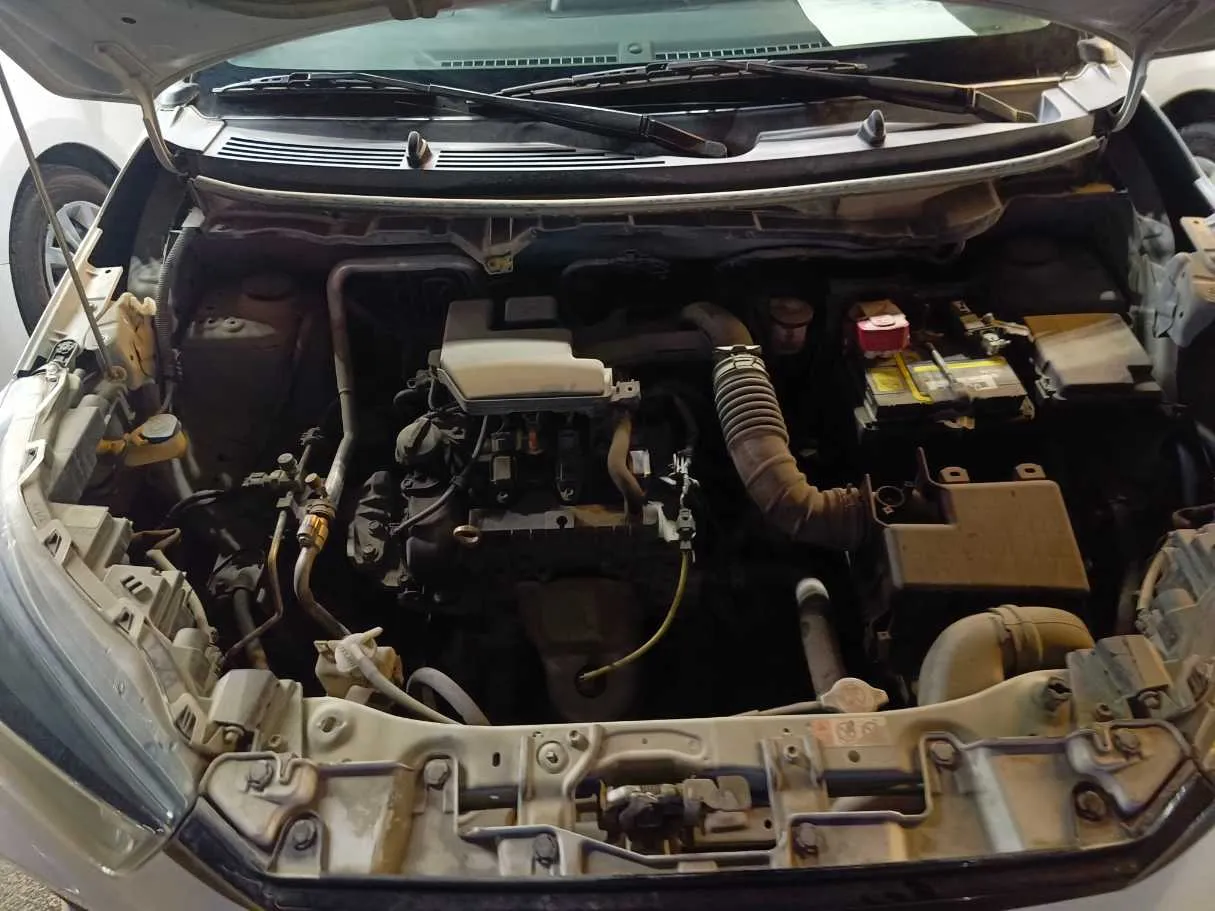 Car image 25