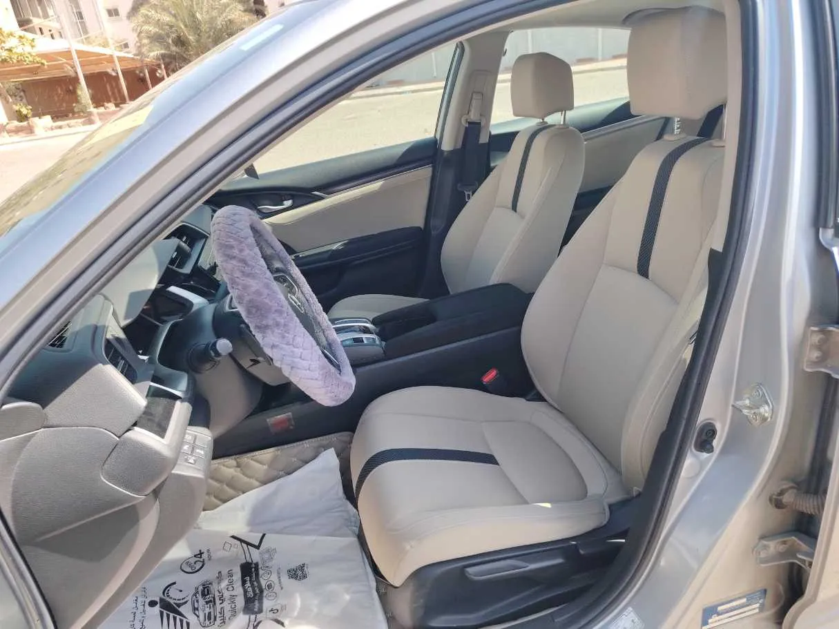 Car image 13
