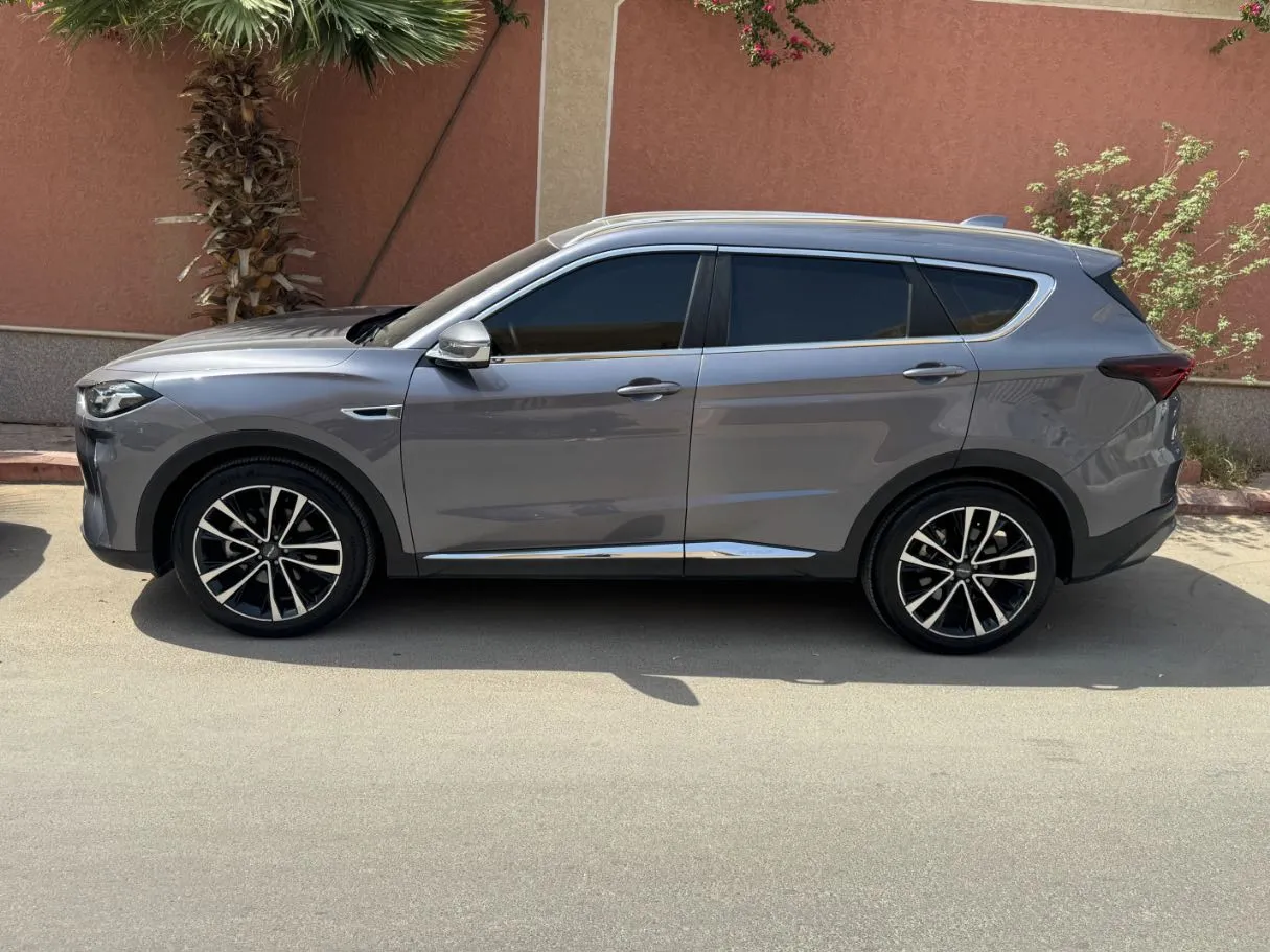 Car image 8