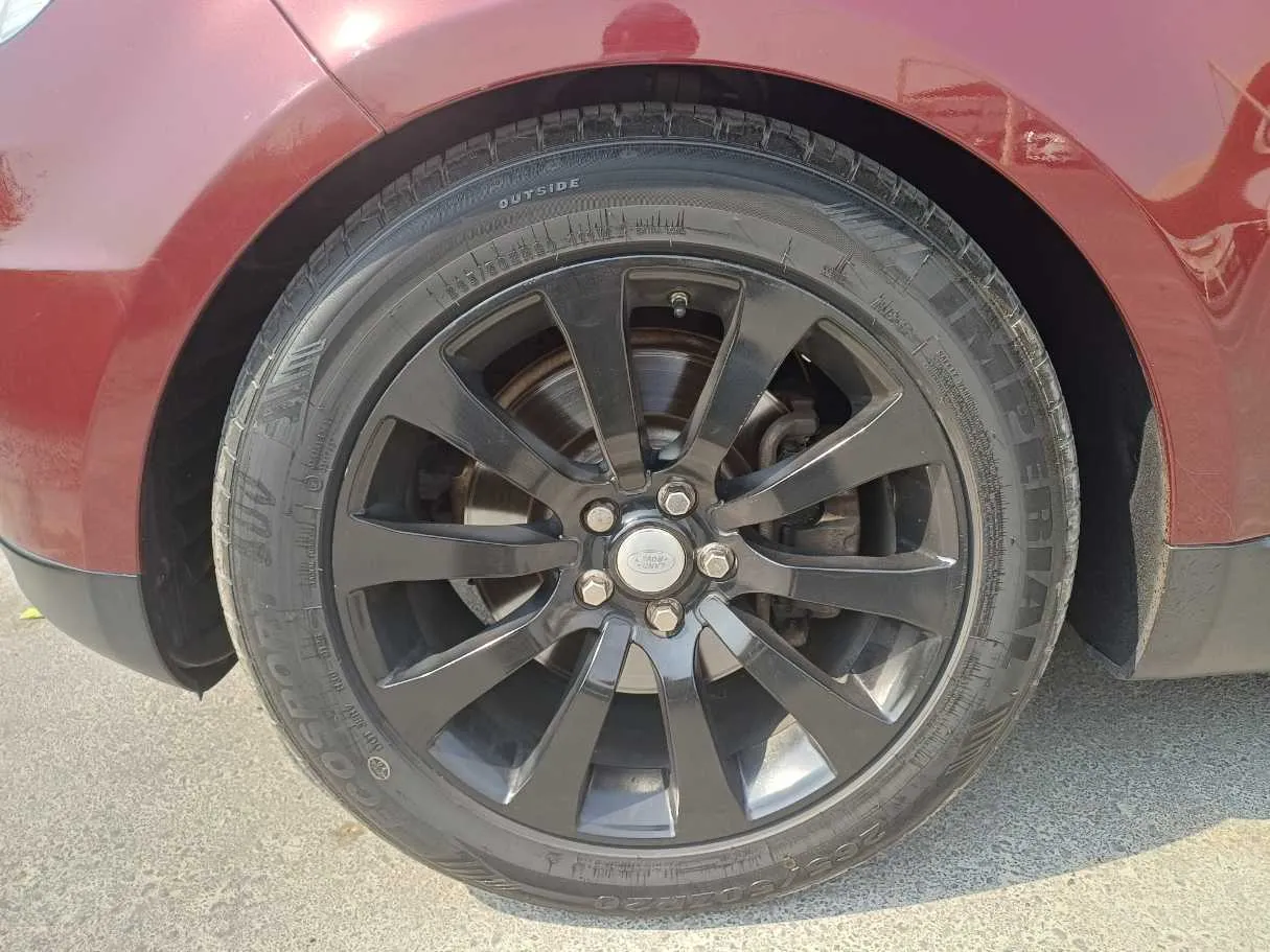 Car image 9