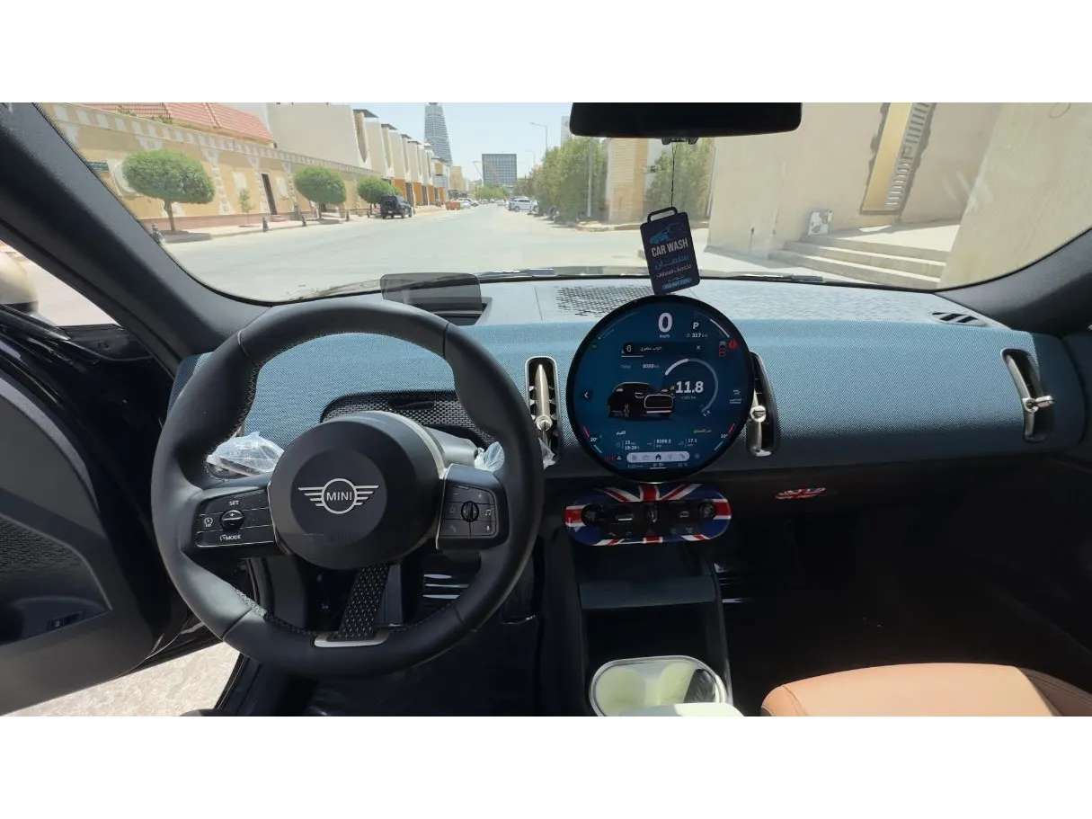 Car image 13
