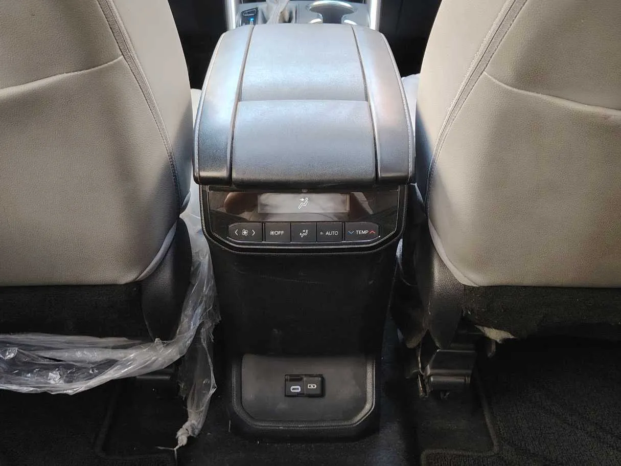 Car image 36