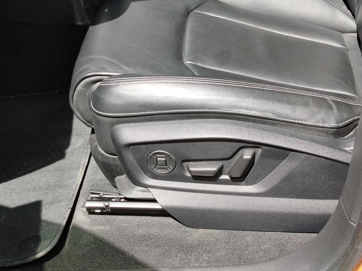 Car image 29