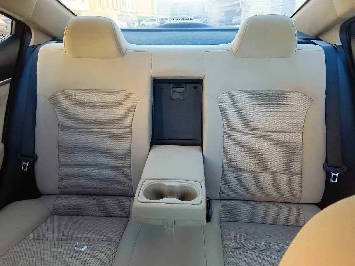 Car image 18