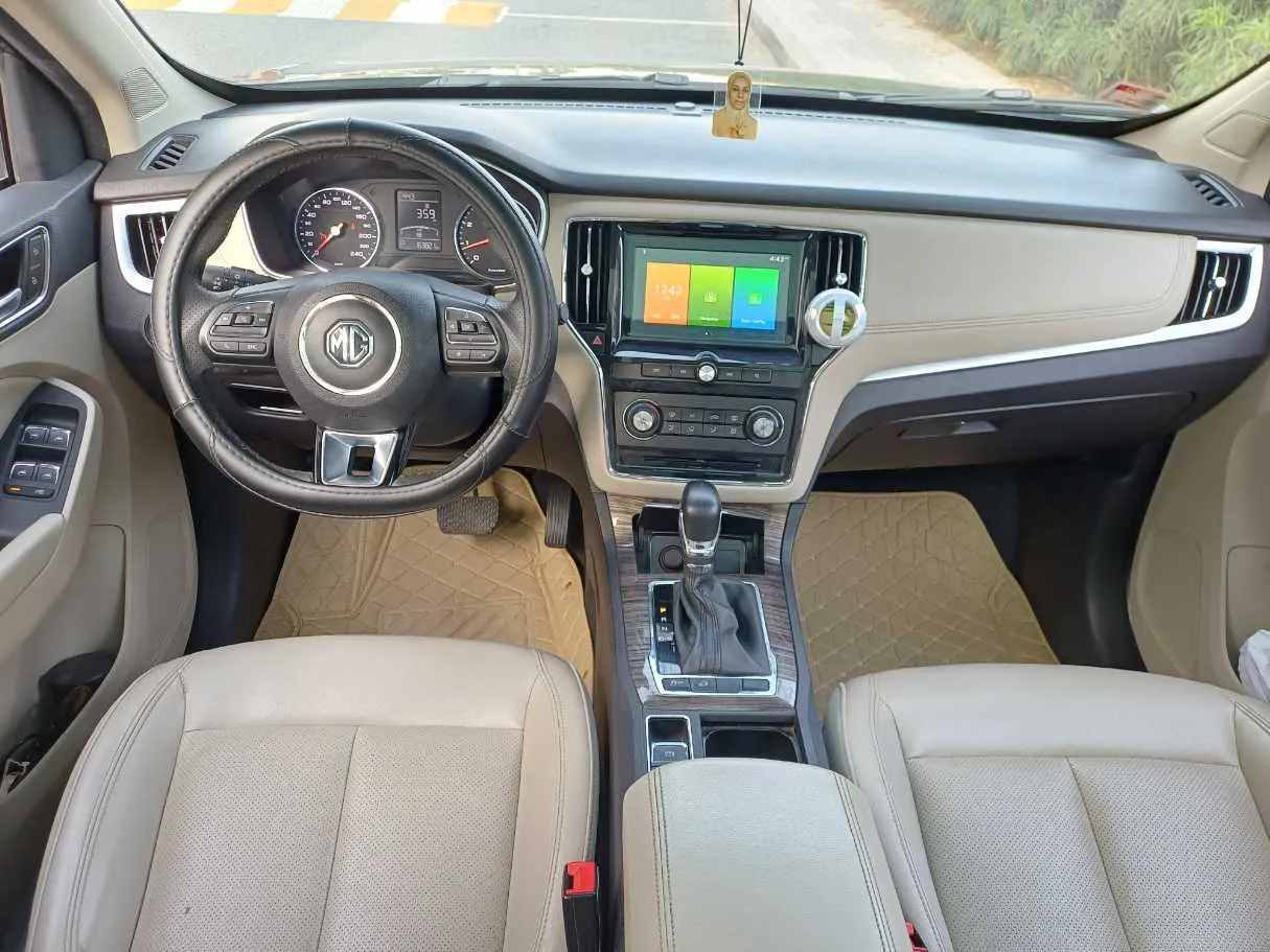 Car image 16