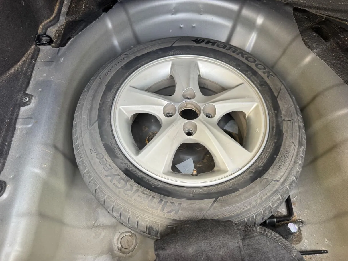 Car image 18