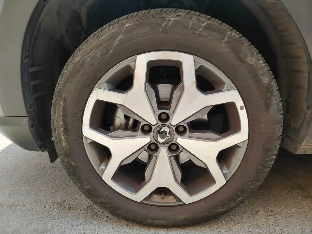 Car image 10