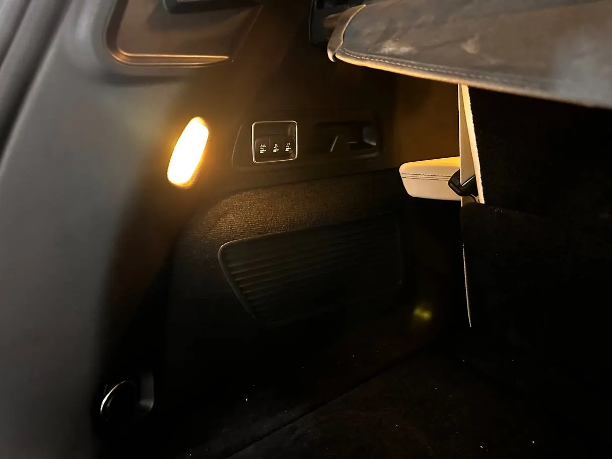 Car image 32