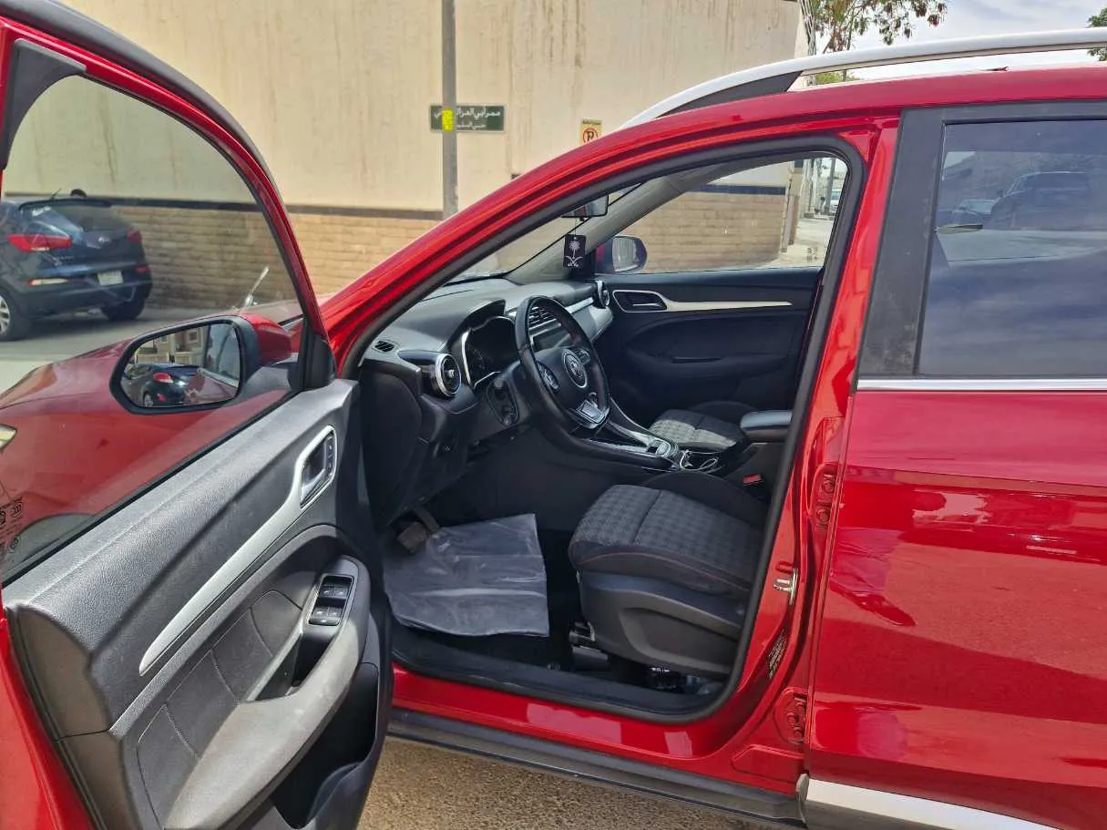 Car image 12