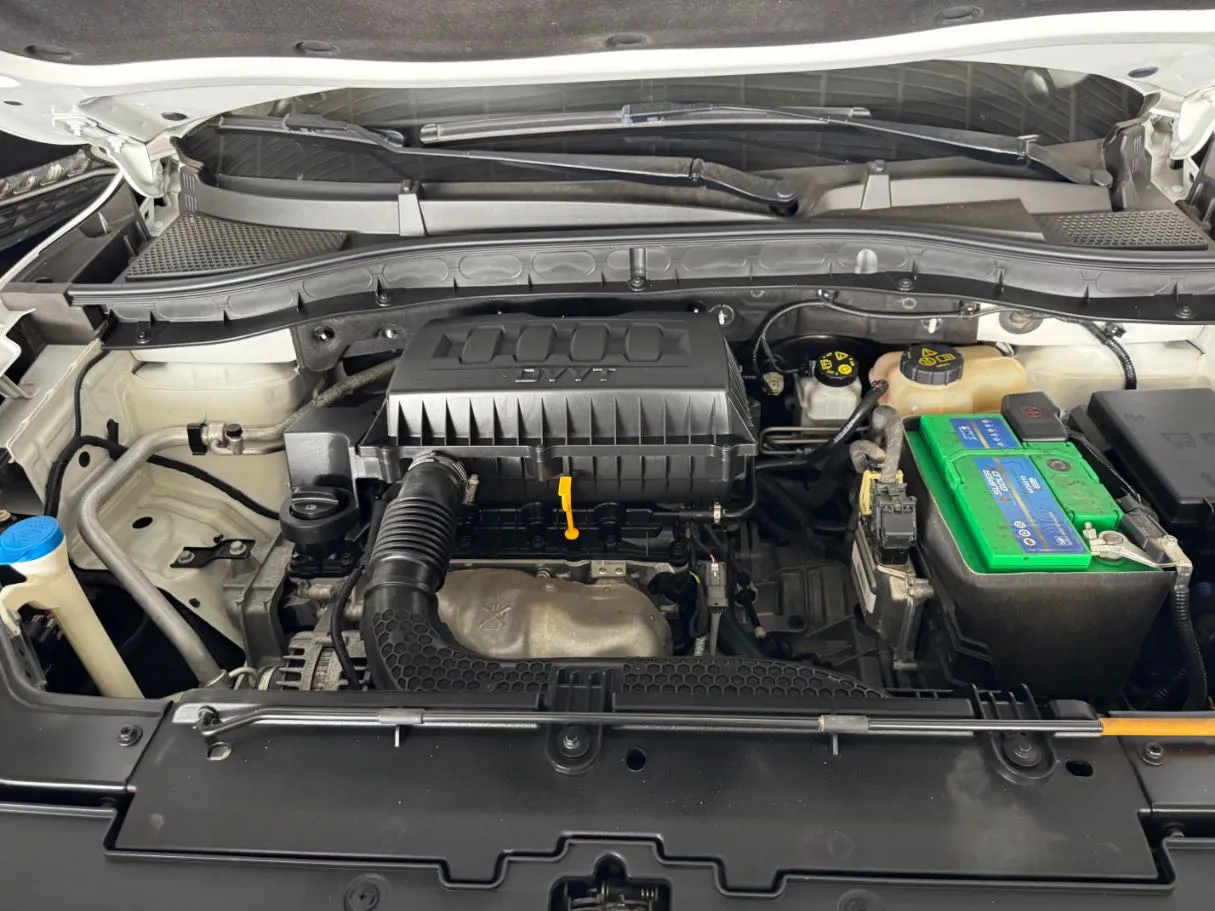 Car image 19