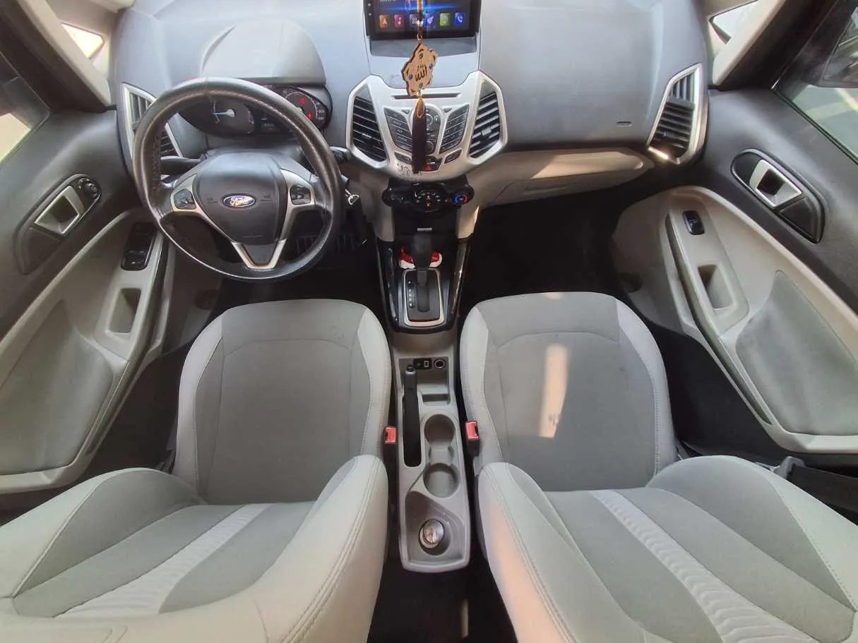 Car image 14