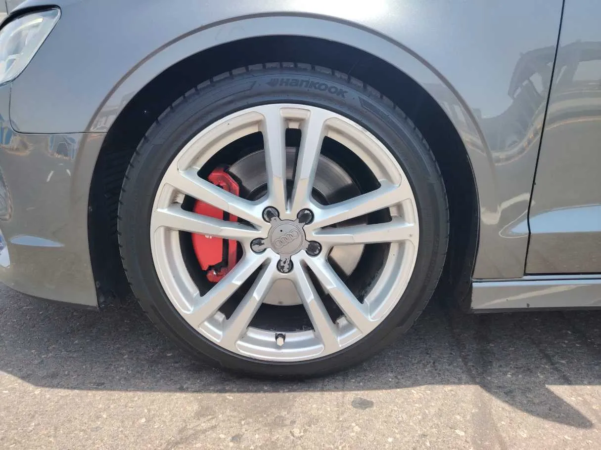 Car image 9