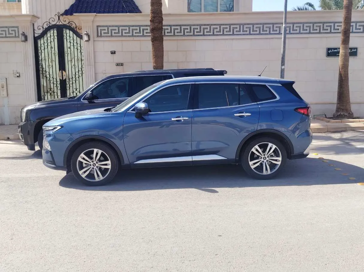 Car image 8