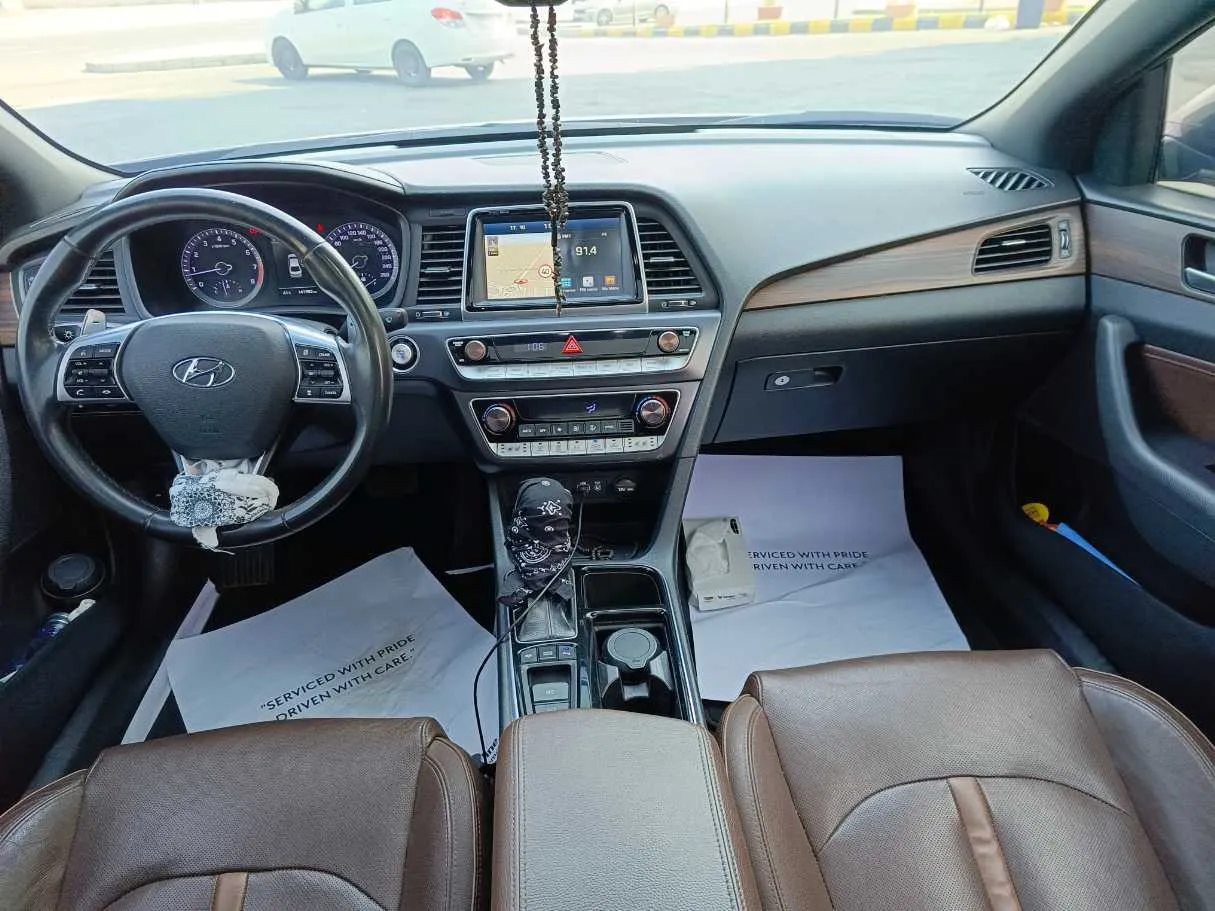 Car image 21