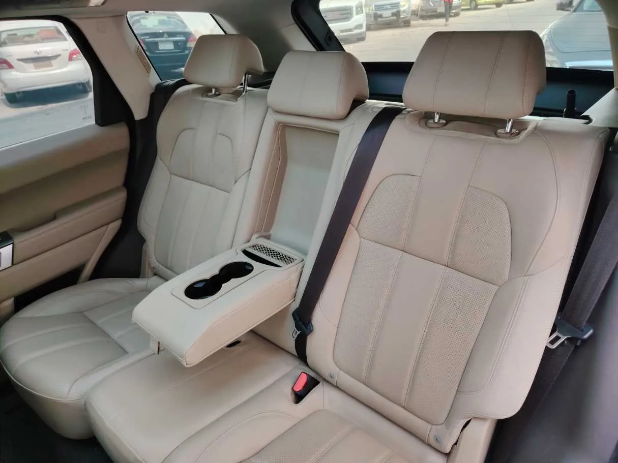 Car image 16