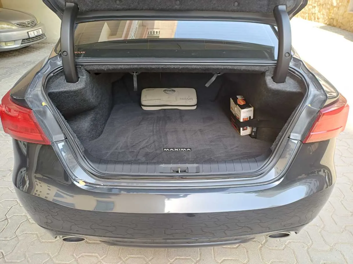 Car image 19
