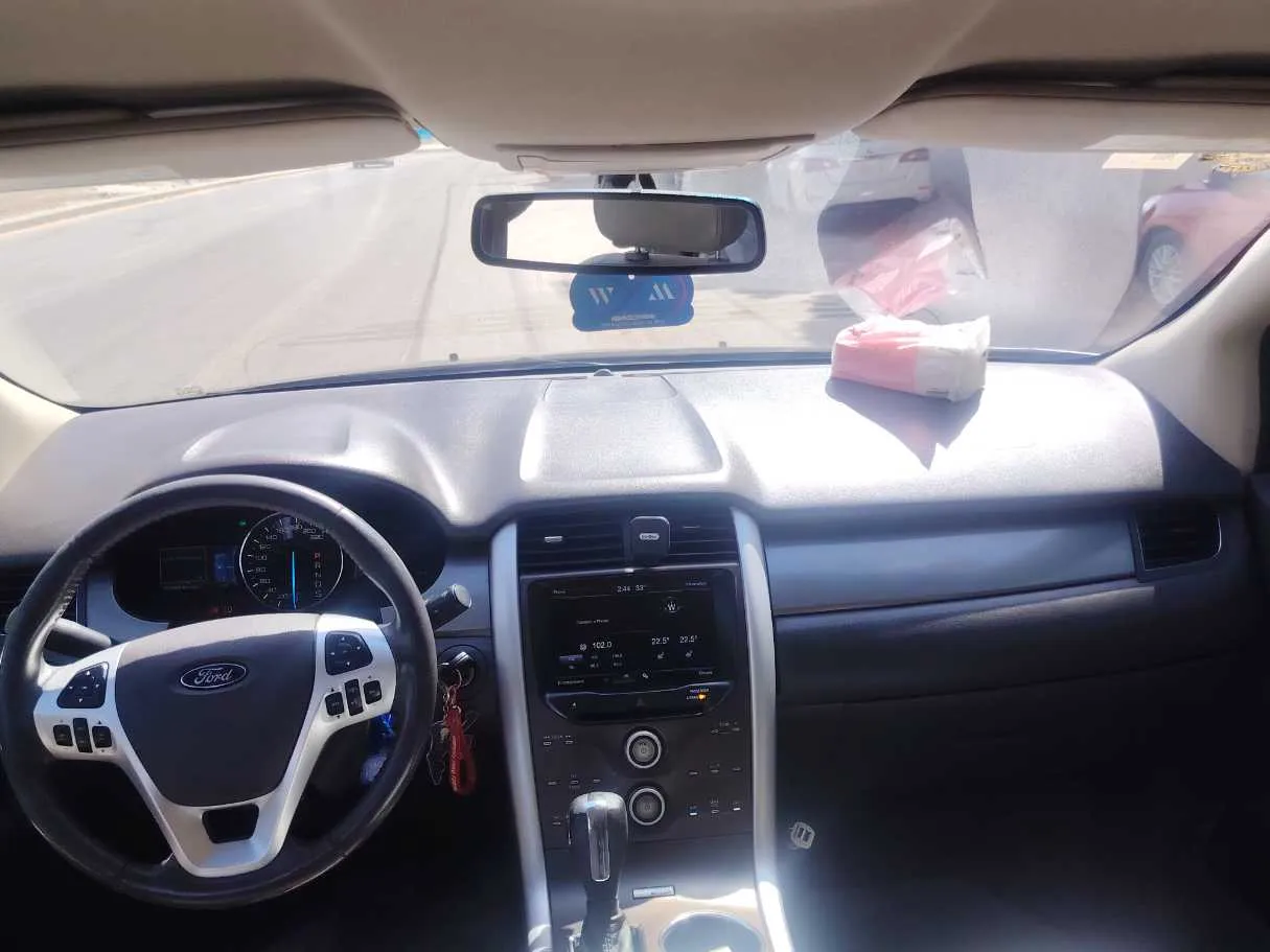 Car image 14