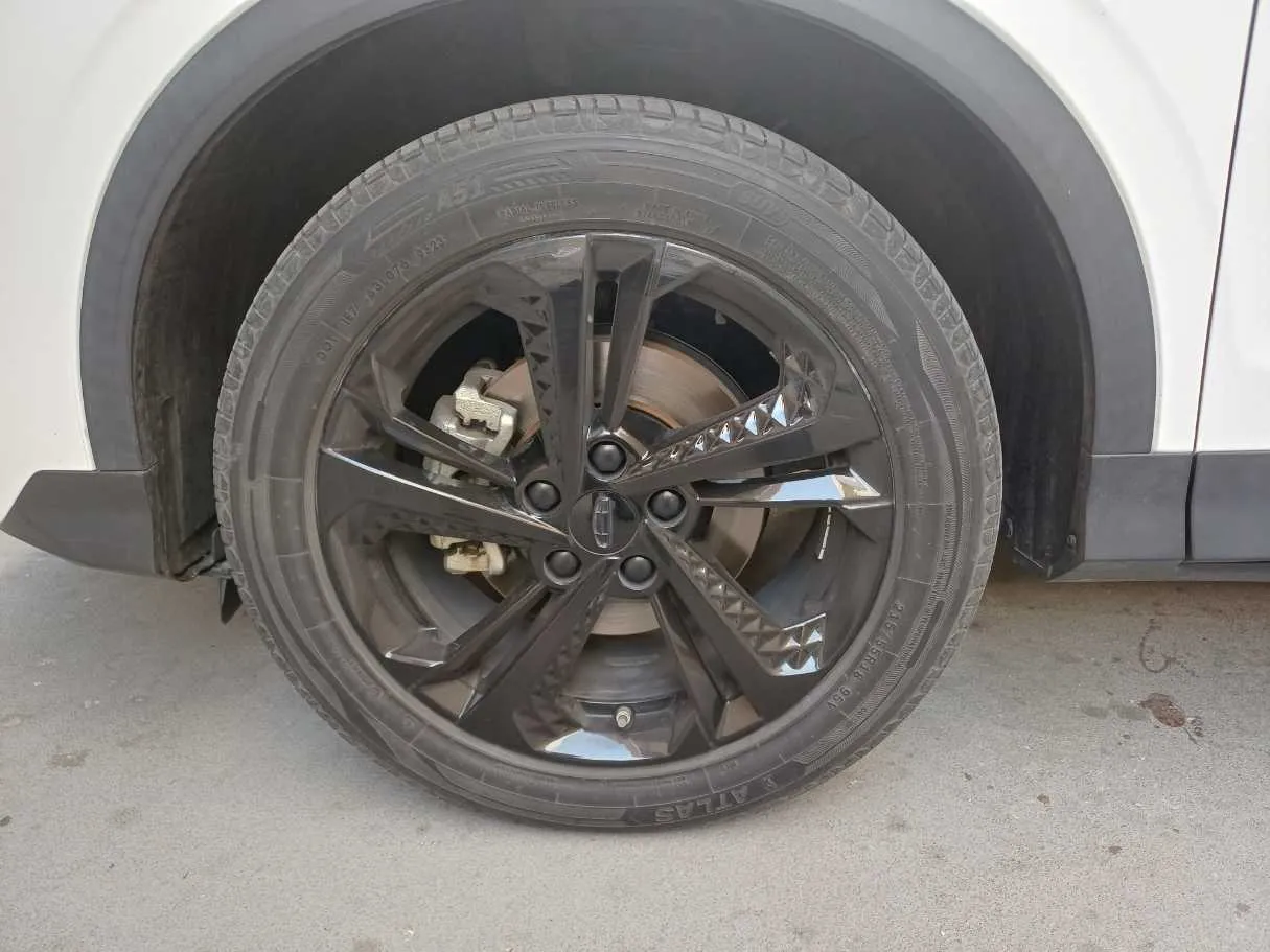 Car image 9