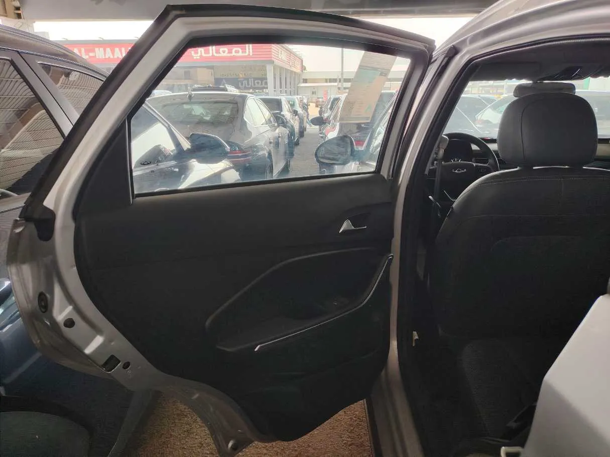 Car image 16