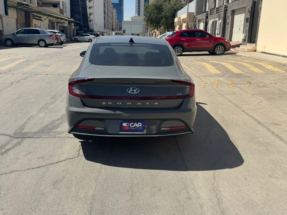 Car image 7